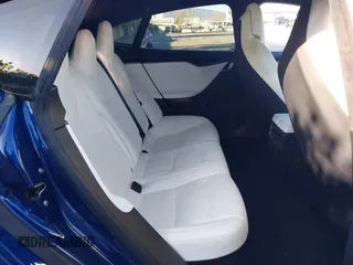2019 Tesla Model S 75D z VIN 5YJSA1E27KF333645, wystawiony jako IAAI lot #41647989 z przebiegiem 52 528 mil mil oraz . Historia ofert i sprzedaży dostępna na DreamBid. Obrazek 8.
