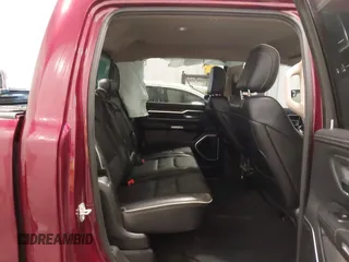 2020 Ram 1500 Laramie z VIN 1C6SRFJT5LN109384, wystawiony jako IAAI lot #42290125 z przebiegiem 73 629 mil mil oraz . Historia ofert i sprzedaży dostępna na DreamBid. Obrazek 8.