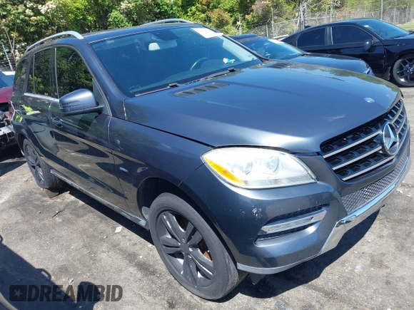 2012 Mercedes-Benz M ML 350 with VIN 4JGDA5HB6CA075264, listed as a IAAI auction lot 42059330 with 147,642 mi miles. Bid and sale history available at carsss.com. Image 1.