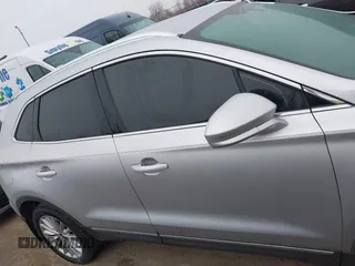 2019 Lincoln MKC Standard with VIN 5LMCJ1D91KUL27746, listed as a IAAI auction lot 41552362 with 94,659 mi miles. Bid and sale history available at carsss.com. Image 14.
