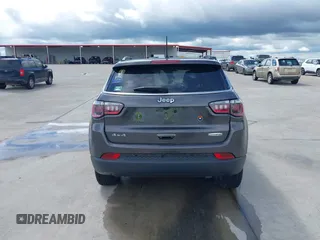 2023 Jeep Compass Latitude Lux с VIN 3C4NJDFN4PT513651, выставлен на аукционе IAAI как лот 40245254 с пробегом 3 545 миль миль и . История ставок и продаж доступна на DreamBid. Изображение 16.