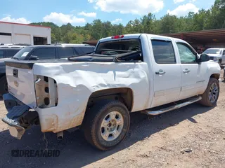 2009 Chevrolet Silverado 1500 LT with VIN 2GCEC230891100059, listed as a IAAI auction lot 40205156 with 96,546 mi miles. Bid and sale history available at carsss.com. Image 4.