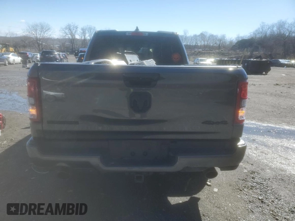 2024 Ram 1500 Big Horn z VIN 1C6SRFBT0RN210968, wystawiony jako Copart lot #49988365 z przebiegiem 7 678 mil mil oraz Szkoda całkowita • Salvage title. Historia ofert i sprzedaży dostępna na DreamBid. Obrazek 6.