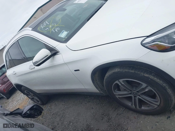2019 Mercedes-Benz GLC with VIN WDC0G5EB0KF585613, listed as a IAAI auction lot 41892618 with 42,777 mi miles. Bid and sale history available at carsss.com. Image 14.