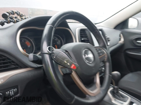 2016 Jeep Cherokee Latitude z VIN 1C4PJMCS1GW154188, wystawiony jako IAAI lot #42318317 z przebiegiem 189 347 mil mil oraz . Historia ofert i sprzedaży dostępna na DreamBid. Obrazek 11.