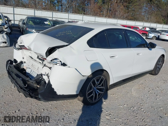 2024 BMW i5 M60 z VIN WBY43FK01RCP34925, wystawiony jako IAAI lot #41100557 z przebiegiem 27 814 mil mil oraz . Historia ofert i sprzedaży dostępna na DreamBid. Obrazek 4.