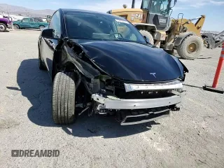 2024 Tesla Model Y Long Range z VIN 7SAYGAEE3RF089122, wystawiony jako Copart lot #52732035 z przebiegiem 15 486 mil mil oraz Szkoda całkowita • Salvage title. Historia ofert i sprzedaży dostępna na DreamBid. Obrazek 14.
