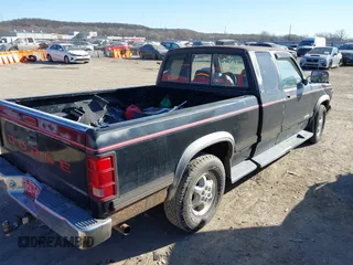 1994 Dodge Dakota z VIN 1B7GL23Y3RS666631, wystawiony jako IAAI lot #41767014 z przebiegiem 236 956 mil mil oraz . Historia ofert i sprzedaży dostępna na DreamBid. Obrazek 4.