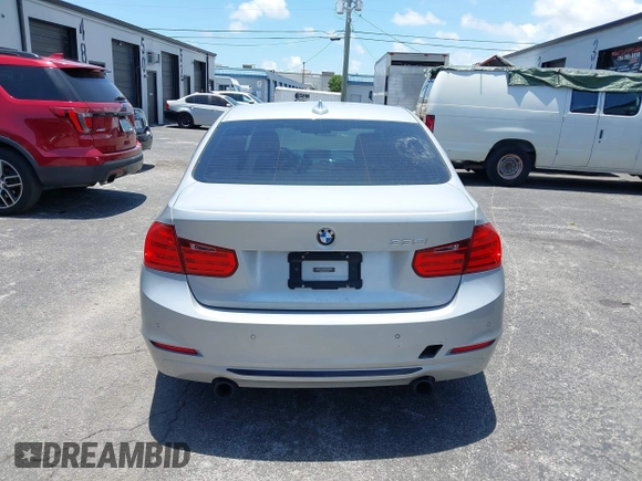 2013 BMW 3 Series 335i z VIN WBA3A9C56DF475450, wystawiony jako IAAI lot #42469522 z przebiegiem Nie podano mil oraz . Historia ofert i sprzedaży dostępna na DreamBid. Obrazek 16.