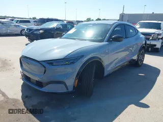 2024 Ford Mustang Mach-E Premium z VIN 3FMTK3R78RMA29034, wystawiony jako IAAI lot #41966583 z przebiegiem 2095 mil mil oraz . Historia ofert i sprzedaży dostępna na DreamBid. Obrazek 21.