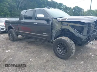 2021 Ram 2500 Limited с VIN 3C6UR5TL3MG551333, выставлен на аукционе IAAI как лот 42546954 с пробегом 142 800 миль миль и . История ставок и продаж доступна на DreamBid. Изображение 1.