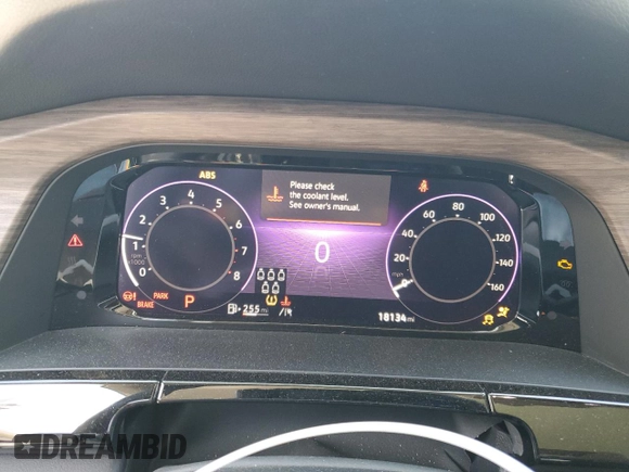 2024 Volkswagen Atlas SEL Premium R-Line with VIN 1V2FR2CA5RC578069, listed as a Copart auction lot 61581875 with 18,134 mi miles and Salvage title. Bid and sale history available at DreamBid. Image 9.