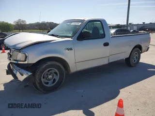 1997 Ford F-150 z VIN 1FTDF1720VNA26931, wystawiony jako Copart lot #51442835 z przebiegiem 282 904 mil mil oraz Szkoda całkowita • Salvage title. Historia ofert i sprzedaży dostępna na DreamBid. Obrazek 1.
