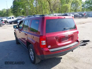 2017 Jeep Patriot Sport with VIN 1C4NJPBB8HD103682, listed as a IAAI auction lot 42001898 with 204,000 mi miles. Bid and sale history available at carsss.com. Image 3.