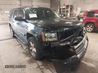 2008 Chevrolet Suburban LT w/3LT with VIN 1GNFK16388J153783, listed as a IAAI auction lot 42080742 with 301,158 mi miles. Bid and sale history available at carsss.com. Image 6.