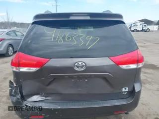 2014 Toyota Sienna LE AAS z VIN 5TDKK3DC2ES519967, wystawiony jako IAAI lot #41863397 z przebiegiem 124 130 mil mil oraz . Historia ofert i sprzedaży dostępna na DreamBid. Obrazek 16.