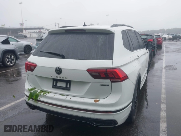 2022 Volkswagen Tiguan SE R-Line Black with VIN 3VV8B7AX6NM027050, listed as a IAAI auction lot 42463714 with 45,303 mi miles and . Bid and sale history available at DreamBid. Image 4.