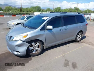 2016 Toyota Sienna LE AAS with VIN 5TDKK3DC6GS693284, listed as a IAAI auction lot 41902616 with 191,709 mi miles. Bid and sale history available at carsss.com. Image 18.