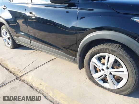 2020 Nissan Kicks S z VIN 3N1CP5BV1LL556133, wystawiony jako IAAI lot #40462262 z przebiegiem 39 750 mil mil oraz . Historia ofert i sprzedaży dostępna na DreamBid. Obrazek 17.
