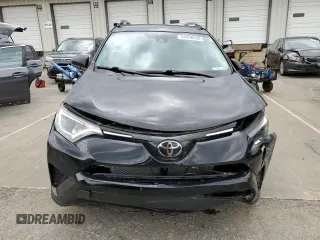 2018 Toyota RAV4 LE z VIN 2T3BFREV1JW739200, wystawiony jako Copart lot #57658435 z przebiegiem 76 956 mil mil oraz Szkoda całkowita • Salvage title. Historia ofert i sprzedaży dostępna na DreamBid. Obrazek 5.