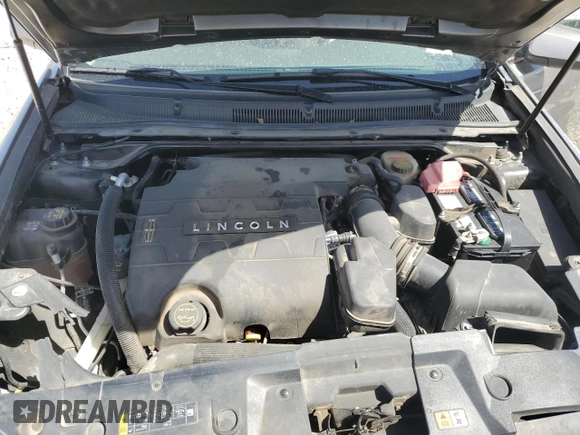 2016 Lincoln MKS z VIN 1LNHL9DK8GG600661, wystawiony jako Copart lot #49648655 z przebiegiem 56 655 mil mil oraz Szkoda całkowita • Salvage title. Historia ofert i sprzedaży dostępna na DreamBid. Obrazek 12.
