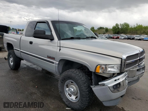 1999 Dodge 2500 z VIN 1B7KF2361XJ509781, wystawiony jako Copart lot #57282495 z przebiegiem 135 666 mil mil oraz Szkoda całkowita • Salvage title. Historia ofert i sprzedaży dostępna na DreamBid. Obrazek 4.