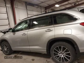 2018 Toyota Highlander SE z VIN 5TDJZRFH7JS551309, wystawiony jako IAAI lot #41801990 z przebiegiem 132 970 mil mil oraz . Historia ofert i sprzedaży dostępna na DreamBid. Obrazek 15.