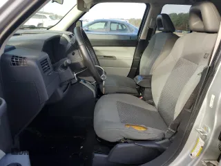 2007 Jeep Patriot Sport with VIN 1J8FT28W57D272626, listed as a Copart auction lot 84927144 with 287,688 mi miles and Salvage Title. Bid and sale history available at DreamBid. Image 7.