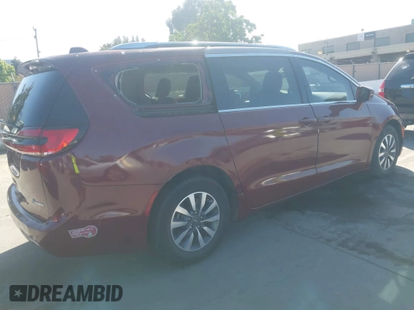 2021 Chrysler Pacifica Hybrid Touring L with VIN 2C4RC1L76MR581285, listed as a IAAI auction lot 42303222 with 77,808 mi miles and . Bid and sale history available at DreamBid. Image 4.