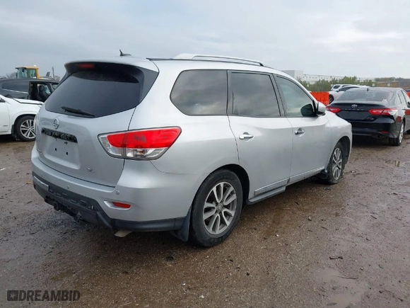 2014 Nissan Pathfinder SV with VIN 5N1AR2MN8EC663054, listed as a IAAI auction lot 41023768 with 177,994 mi miles. Bid and sale history available at carsss.com. Image 4.