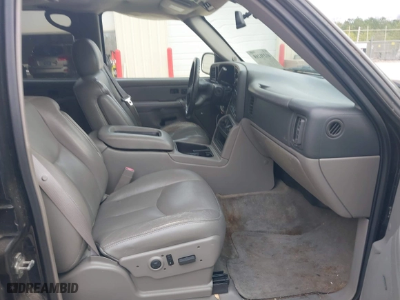2004 Chevrolet Tahoe LT with VIN 1GNEC13Z74J314927, listed as a IAAI auction lot 41231288 with 195,809 mi miles. Bid and sale history available at carsss.com. Image 5.