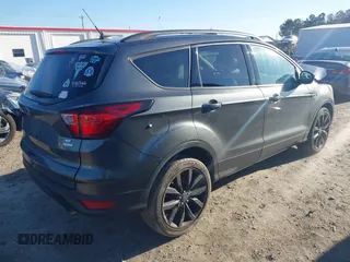 2019 Ford Escape SE z VIN 1FMCU0GD4KUA91551, wystawiony jako IAAI lot #41590151 z przebiegiem Nie podano mil oraz . Historia ofert i sprzedaży dostępna na DreamBid. Obrazek 4.