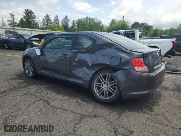 2013 Scion tC z VIN JTKJF5C71D3052789, wystawiony jako Copart lot #57482475 z przebiegiem 148 706 mil mil oraz Szkoda całkowita • Salvage title. Historia ofert i sprzedaży dostępna na DreamBid. Obrazek 2.