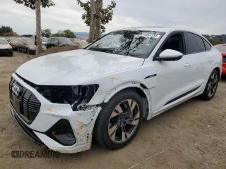 2023 Audi e-tron Sportback S line Premium z VIN WA11AAGEXPB004395, wystawiony jako Copart lot #68947554 z przebiegiem 19 852 mil mil oraz Szkoda całkowita • Salvage title. Historia ofert i sprzedaży dostępna na DreamBid. Obrazek 1.