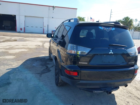 2012 Mitsubishi Outlander SE with VIN JA4AS3AW4CU004465, listed as a IAAI auction lot 41475001 with 173,736 mi miles. Bid and sale history available at carsss.com. Image 3.