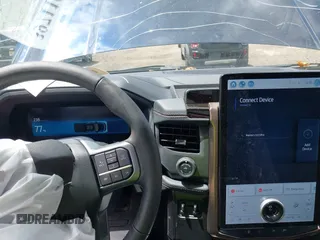 2023 Ford F-150 Lightning Pro с VIN 1FT6W1EVXPWG42428, выставлен на аукционе IAAI как лот 39711091 с пробегом 6 308 миль миль и . История ставок и продаж доступна на DreamBid. Изображение 18.