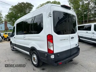 2020 Ford Transit Passenger XL z VIN 1FBAX9C8XLKB11657, wystawiony jako Copart lot #57572315 z przebiegiem 127 139 mil mil oraz Tytuł czysty. Historia ofert i sprzedaży dostępna na DreamBid. Obrazek 2.