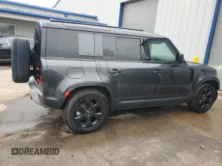 2024 Land Rover Defender S z VIN SALEJ7EX4R2273499, wystawiony jako Copart lot #56579065 z przebiegiem 7 654 mil mil oraz Szkoda całkowita • Salvage title. Historia ofert i sprzedaży dostępna na DreamBid. Obrazek 3.