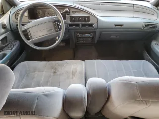1992 Ford Taurus GL with VIN 1FALP52U5NA280821, listed as a Copart auction lot 77457304 with 33,484 mi miles and Salvage Title. Bid and sale history available at carsss.com. Image 8.