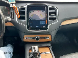 2021 Volvo XC90 Momentum z VIN YV4A22PK4M1675848, wystawiony jako Copart lot #49580865 z przebiegiem 138 201 mil mil oraz Czysty tytuł • Clean title. Historia ofert i sprzedaży dostępna na DreamBid. Obrazek 10.
