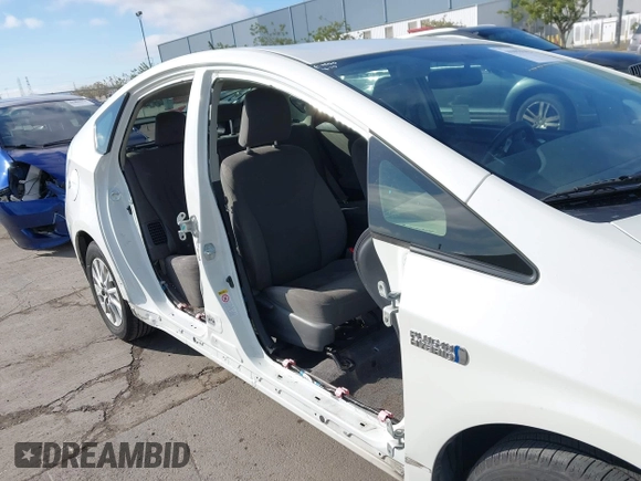 2014 Toyota Prius z VIN JTDKN3DP6E3060728, wystawiony jako IAAI lot #41993542 z przebiegiem 149 891 mil mil oraz . Historia ofert i sprzedaży dostępna na DreamBid. Obrazek 6.