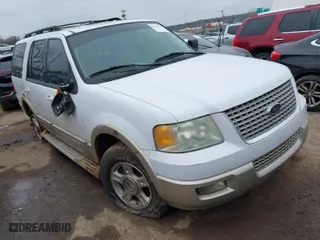 2005 Ford Expedition Eddie Bauer with VIN 1FMFU17585LA25879, listed as a IAAI auction lot 41694118 with 196,715 mi miles. Bid and sale history available at carsss.com. Image 1.