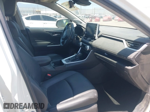 2022 Toyota RAV4 Hybrid XLE Premium z VIN 4T3B6RFVXNU079761, wystawiony jako IAAI lot #42395817 z przebiegiem 73 830 mil mil oraz . Historia ofert i sprzedaży dostępna na DreamBid. Obrazek 5.