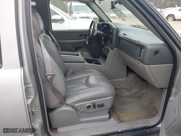2005 GMC Yukon SLT with VIN 1GKEC13T55J168814, listed as a IAAI auction lot 41387425 with 222,207 mi miles. Bid and sale history available at carsss.com. Image 5.