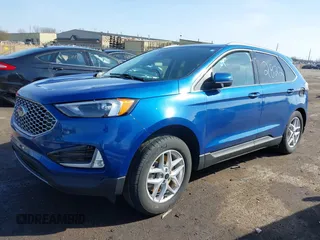 2024 Ford Edge SEL z VIN 2FMPK4J96RBA12822, wystawiony jako IAAI lot #41940628 z przebiegiem 8 981 mil mil oraz . Historia ofert i sprzedaży dostępna na DreamBid. Obrazek 2.