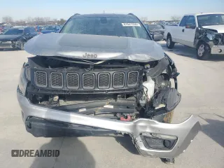 2020 Jeep Compass Trailhawk z VIN 3C4NJDDB0LT207825, wystawiony jako Copart lot #87641335 z przebiegiem Nie podano mil oraz Szkoda całkowita • Salvage title. Historia ofert i sprzedaży dostępna na DreamBid. Obrazek 5.