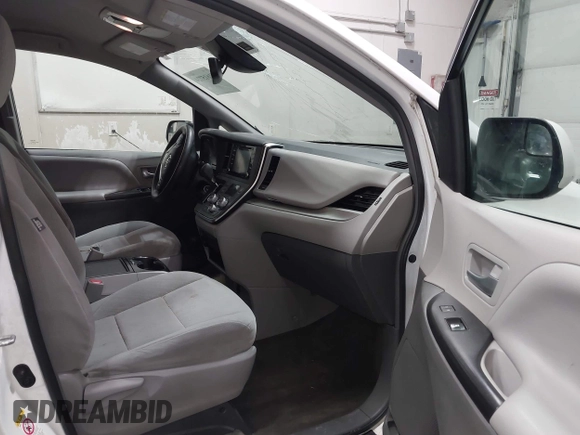 2018 Toyota Sienna LE Auto Access Seat with VIN 5TDKZ3DC4JS922290, listed as a IAAI auction lot 41615724 with 100,632 mi miles. Bid and sale history available at carsss.com. Image 5.
