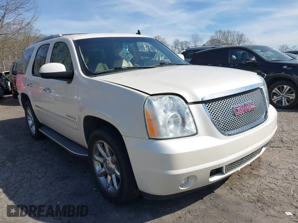 2013 GMC Yukon Denali with VIN 1GKS1EEF6DR158591, listed as a IAAI auction lot 41846763 with 182,720 mi miles. Bid and sale history available at carsss.com. Image 1.