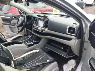 2018 Toyota Highlander SE with VIN 5TDJZRFH6JS550104, listed as a IAAI auction lot 42676132 with 107,807 mi miles and . Bid and sale history available at DreamBid. Image 5.