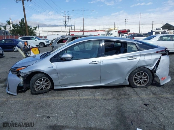 2017 Toyota Prius Prime Plus with VIN JTDKARFP2H3032621, listed as a IAAI auction lot 41677416 with NaN miles. Bid and sale history available at carsss.com. Image 15.